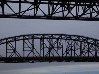 Quebec Bridge Eisenbahn- und Straßenbrücke über den Sankt-Lorenz-StromQuebec  City Quebec Bridge  987 m lang   