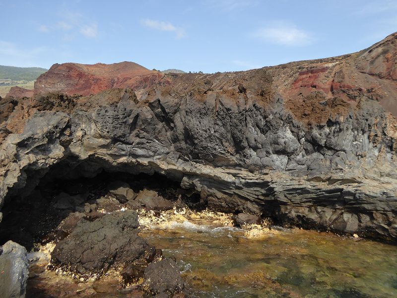 El Hierro Tacoron  Südküste Naturschwimmbecken Blick nach Faro de Orchilla 