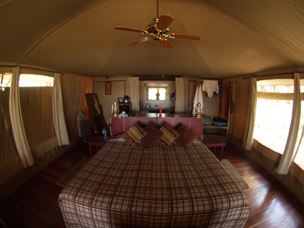 Samburu Nationalpark  Larsens Camp ttent inside