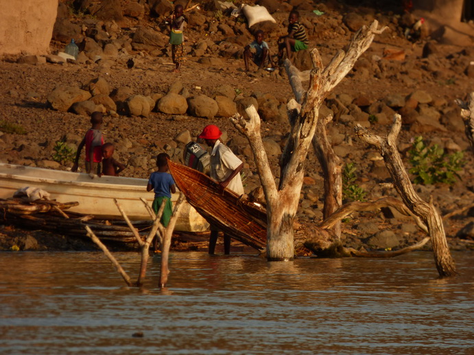  Kenia  Lake Baringo Island lokal Fishermen