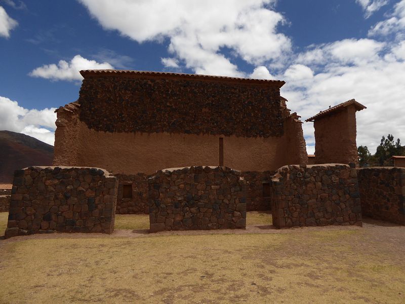 Peru Puno Lago Titicaca Titicacasee  Ruinen des Wiraqocha-Tempels in Raqui  Ruinen von Raqui mauer 12 m hoch