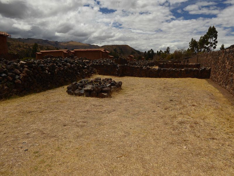 Peru Puno Lago Titicaca Titicacasee  Ruinen des Wiraqocha-Tempels in Raqui  Ruinen von Raqui mauer 12 m hoch