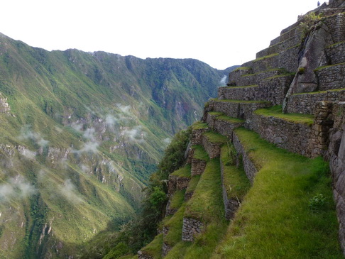 Aguas Calientes Sumaq Machu Picchu walls and mountains dschungel terraces