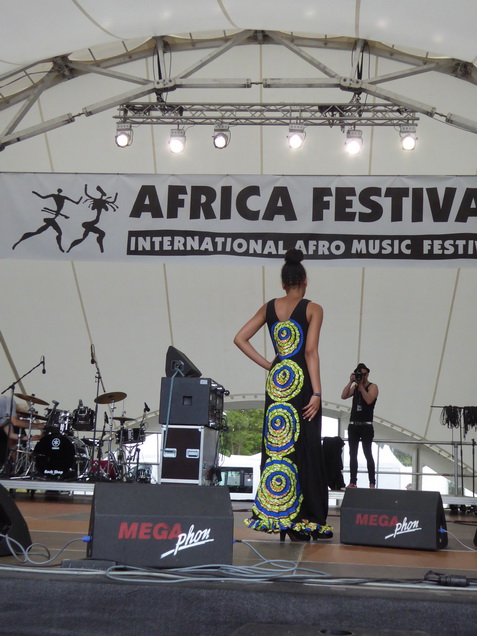  Modeschau Modenschau Afrika Stoffe aus Afrika 