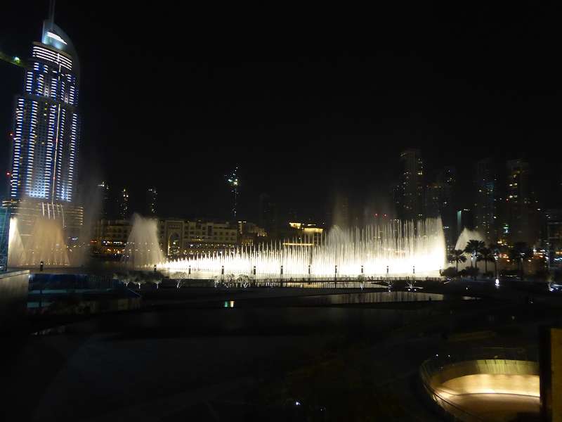Armani Hotel im Burj Khalifa Blick auf Springbrunnen von der Terasse 
