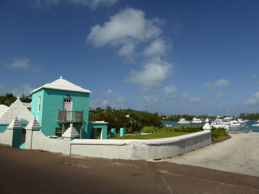 Hamilton bermuda smallest working drawbridge in the world