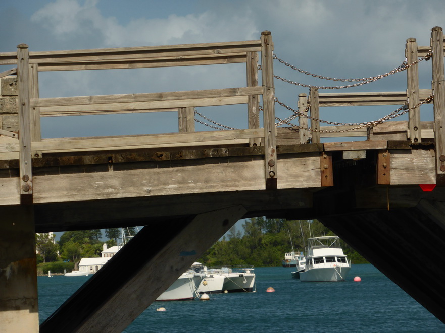 Hamilton bermuda smallest working drawbridge in the world