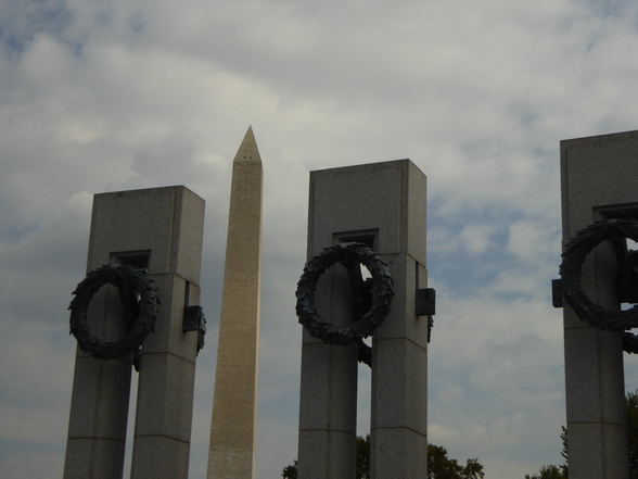   Washington world war monument and fountainWashington world war monument and fountain