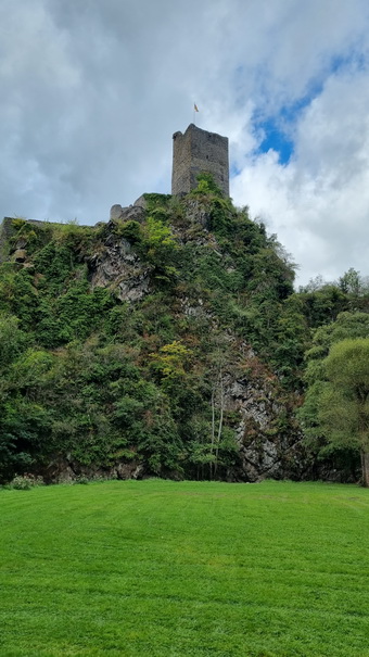 Manderscheid  Burgen 2 Manderscheider  bUrgen oberburg