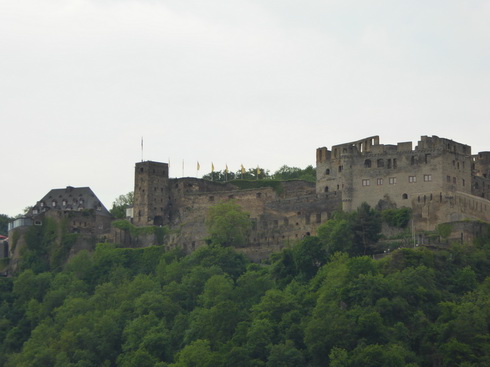 Mit dem Schiff Stolzenfels von Braubach nach  Rüdesheim   