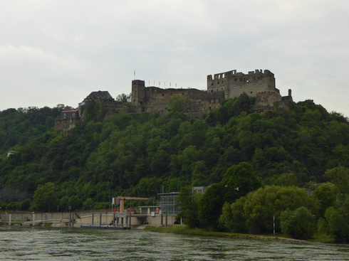 Mit dem Schiff Stolzenfels von Braubach nach  Rüdesheim   