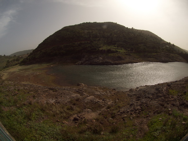 Gomera Inselwandern in den Lorbeerwaeldern Baumheidewälder  Oberhalb von Valle Gran Rey Arure Staudamm Embalse 