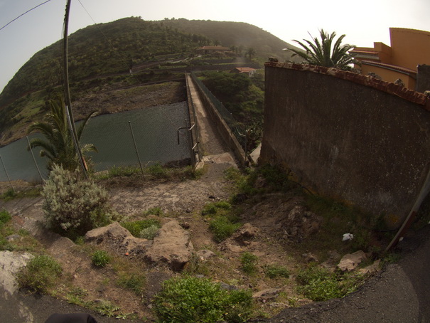 Oberhalb von Valle Gran Rey Arure Staudamm Embalse 