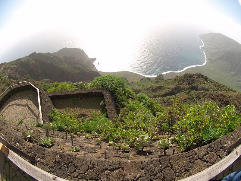 Mirador de Isora Mirador de Isora der zweitschönste Aussichtspunkt auf El Hierro Ostküste El Hierro bis runter zum Hotel Parador