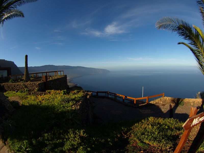 Mirador de la Pena + Pena Restaurant wurde 1989 vom Künstler César Manrique entwickelt Lavaarchitektur