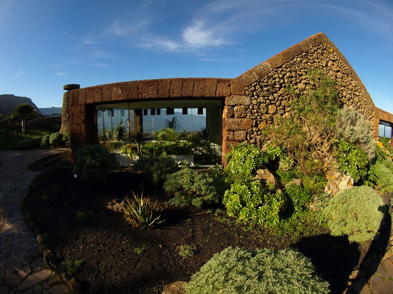 Mirador de la Pena + Pena Restaurant wurde 1989 vom Künstler César Manrique entwickelt Lavaarchitektur