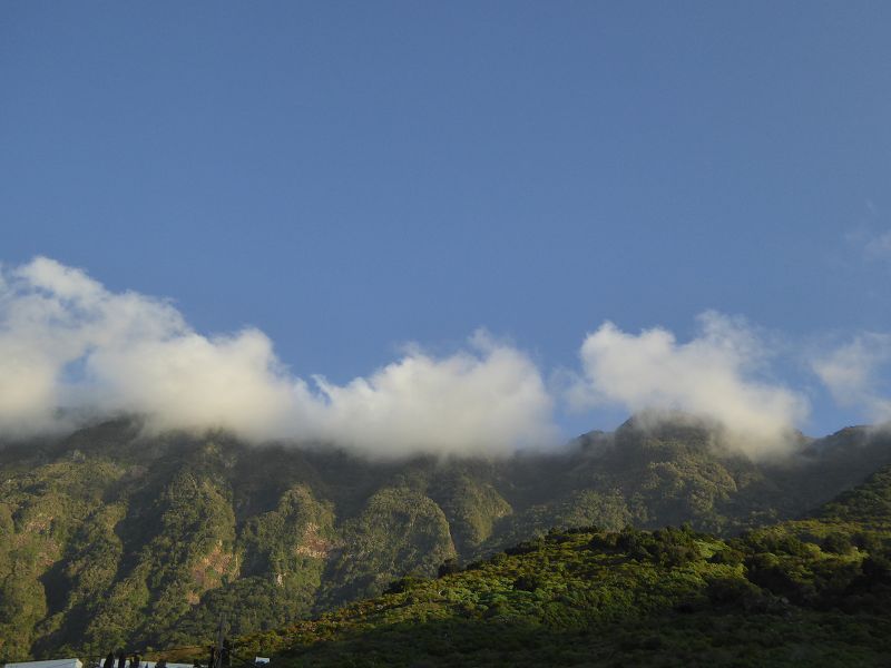 Hotelito  Ida Ines El Golfo 10 Uhr die Sonne kommt ins Tal Frontera