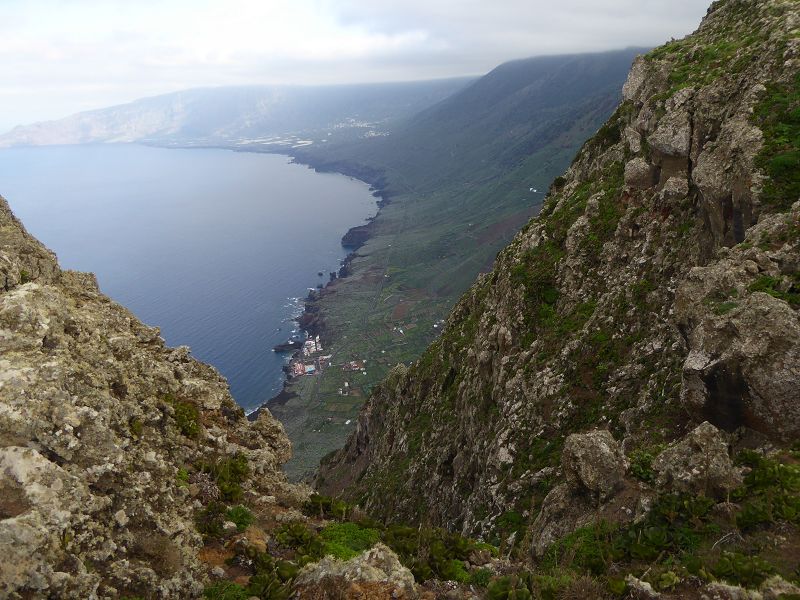 Mirador Bascos Blick runter Pozo de la Salud Blick in die Caldera El Golfo