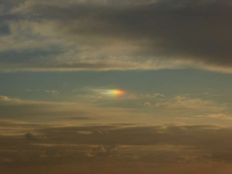 regenbogen in der Wolke