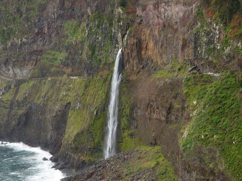 Madeira   Porto Moniz natürliche Schwimmbäder in den Felsen Felsenbäder