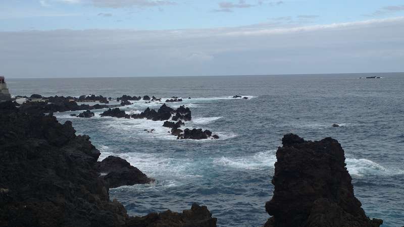  Madeira   Porto Moniz natürliche Schwimmbäder in den Felsen Felsenbäder