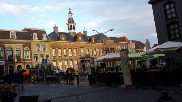 Roermond Maas  Mund der Rur  Marktplatz im Abendlicht