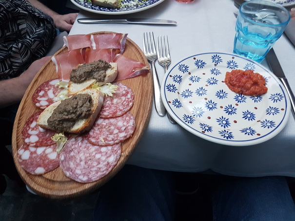 Florenz Trattoria al Trebbio Colonna della Croce al Trebbio