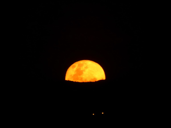 Sweetwaters  Kenia  National Park Hotel Sweetwaters Serena Camp, Mount Kenya National Park: moonrise