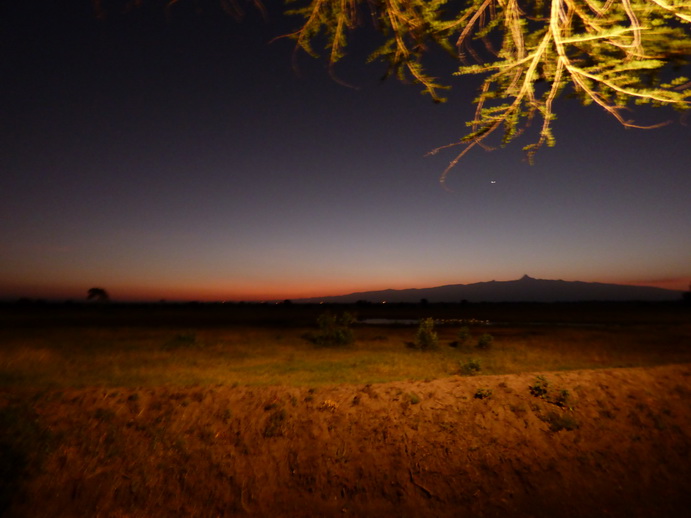 Sweetwaters  Kenia  National Park Hotel Sweetwaters Serena Camp, Mount Kenya National Park fulmoon: 