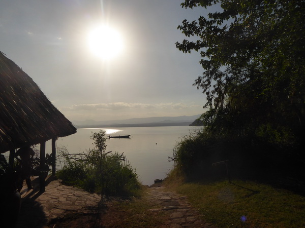  Kenia  Lake Baringo Island Camp down to the jetty