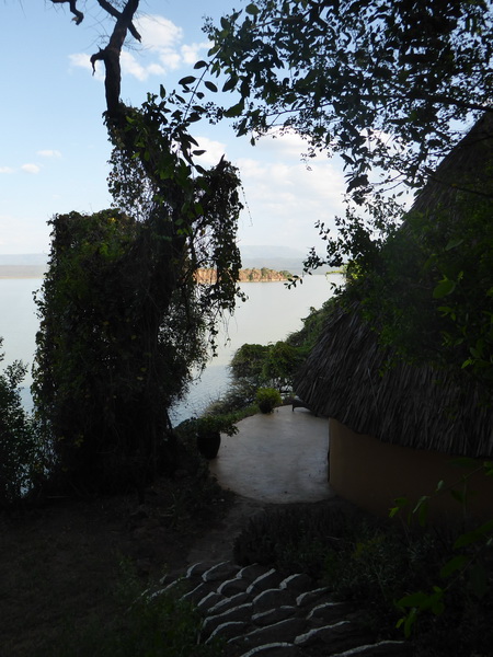  Kenia  Lake Baringo Island Camp down to the jetty