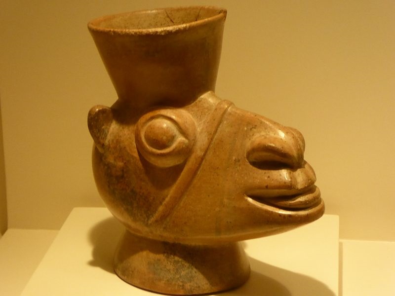 Cusco   Museum Larco  CABRERA Kamelkopf Tonvase