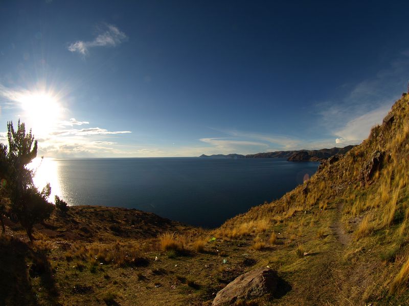 Bolivien  Copacabana  Lago Titicaca Titicacasee Aufstieg zum Kalvarienberg Cerro Calvario Wallfahrtsziel. 3.966 m hoher Huegel