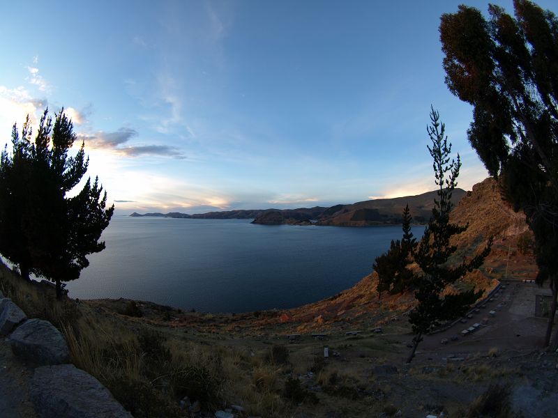 Bolivien  Copacabana  Lago Titicaca Titicacasee Aufstieg zum Kalvarienberg Cerro Calvario Wallfahrtsziel. 3.966 m hoher Huegel