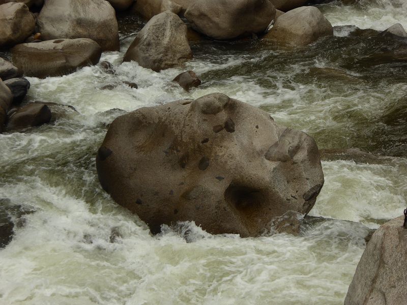 Fluss urubamba mit Bagger 