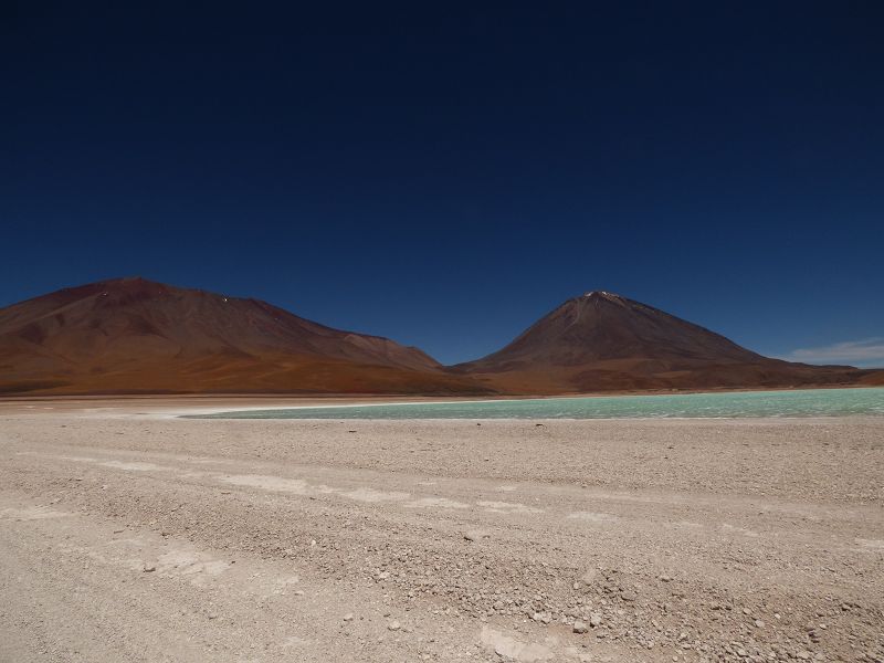 Laguna  Verde Vulcano Licancabur  5920 m und Salzsee Laguna Verde 4300 m