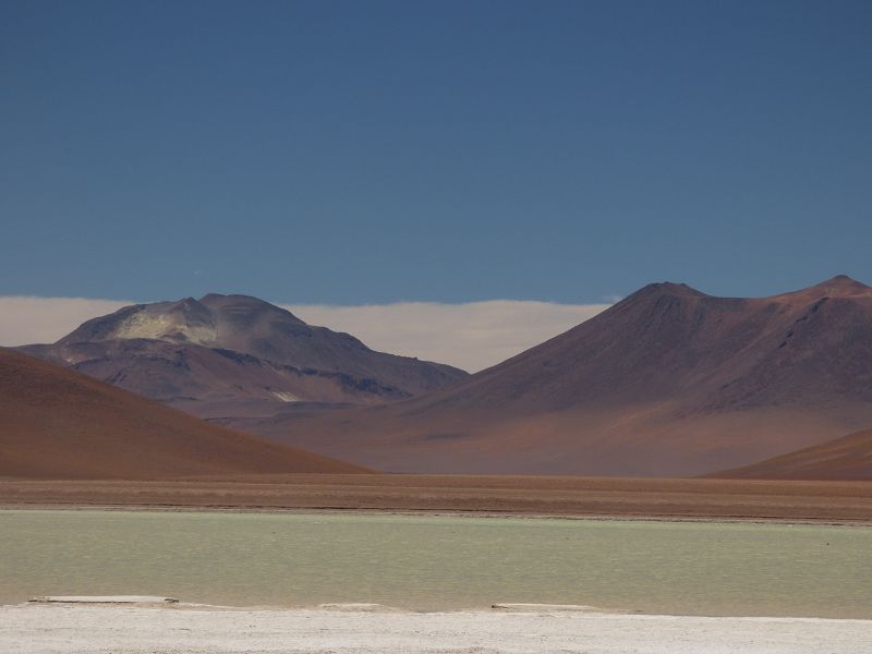   Laguna  Verde Vulcano Licancabur  5920 m und Salzsee Laguna Verde 4300 m  Laguna  Verde Vulcano Licancabur  5920 m und Salzsee Laguna Verde 4300 m