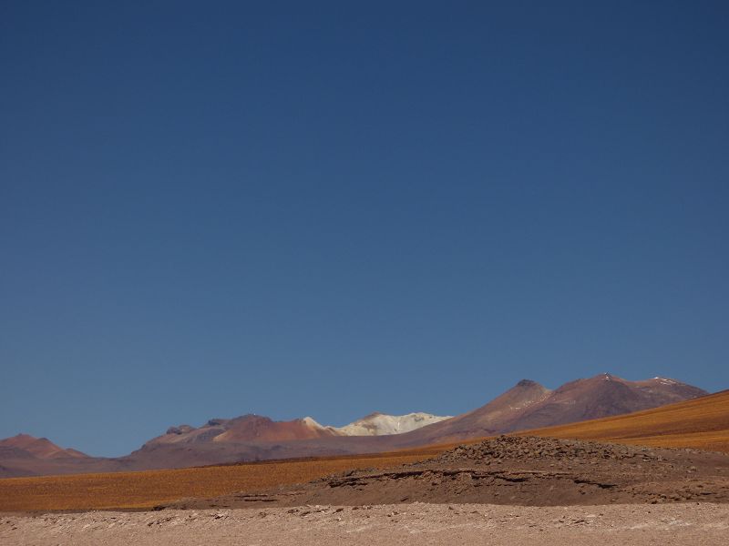   Laguna  Verde Vulcano Licancabur  5920 m und Salzsee Laguna Verde 4300 m  Laguna  Verde Vulcano Licancabur  5920 m und Salzsee Laguna Verde 4300 m