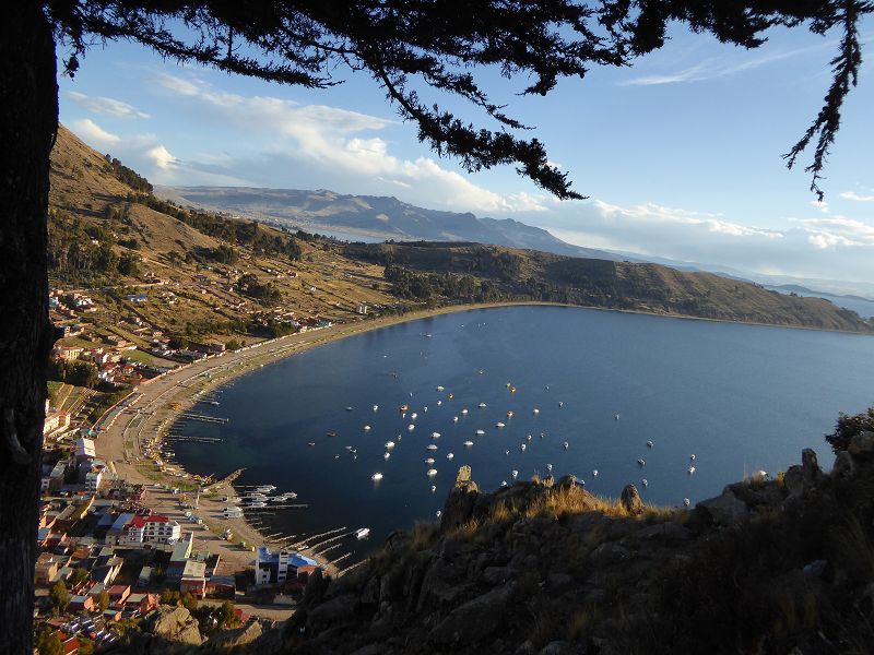 Bolivien  Copacabana  Lago Titicaca Titicacasee Aufstieg zum Kalvarienberg Cerro Calvario Wallfahrtsziel. 3.966 m hoher Hügel