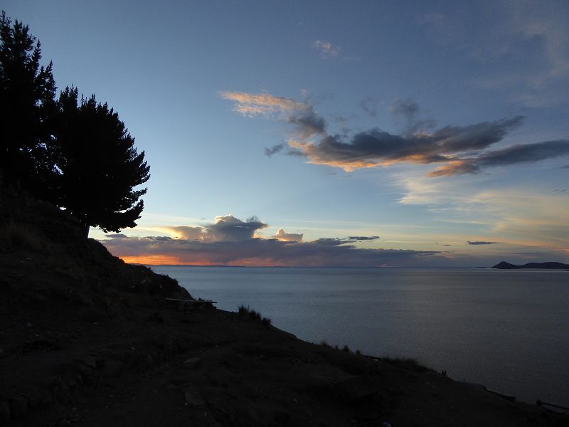 Bolivien  Copacabana  Lago Titicaca Titicacasee Aufstieg zum Kalvarienberg Cerro Calvario Wallfahrtsziel. 3.966 m hoher Hügel