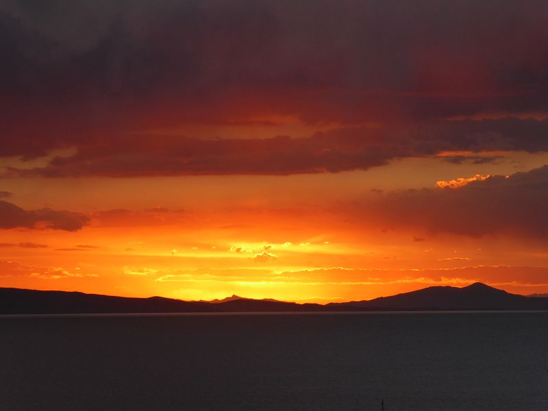   Bolivien  Copacabana  Lago Titicaca Titicacasee Cerro Calvario Porto SundownerBolivien  Copacabana  Lago Titicaca Titicacasee Cerro Calvario