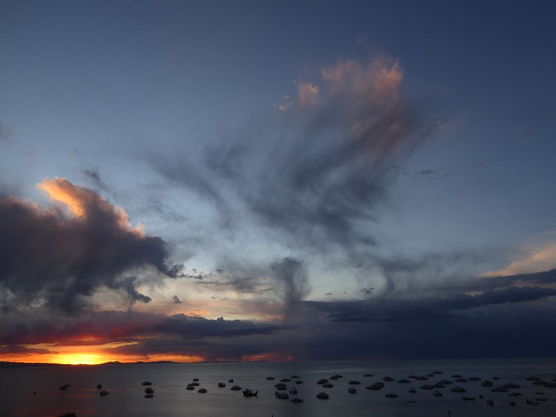   Bolivien  Copacabana  Lago Titicaca Titicacasee Cerro Calvario Porto SundownerBolivien  Copacabana  Lago Titicaca Titicacasee Cerro Calvario