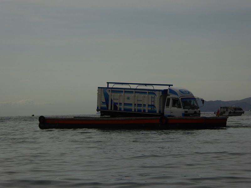 Fahrt nach Tiahuanaco Pukara Kultur  Fähre in Tiquina Bolivien  Estrecho de Tiquina Ruta National 2