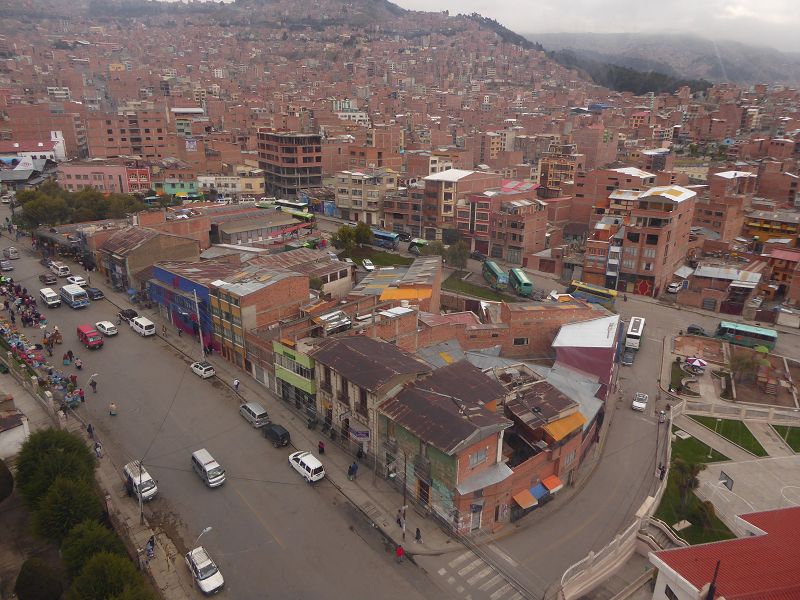 La Paz mit Seilbahn über Friedhof  Teleferico Hochhausfriedhof Ajayuni