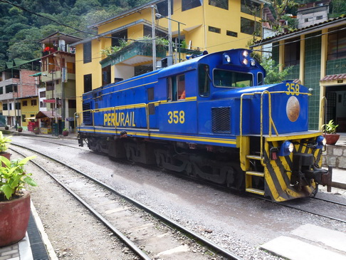 Train Aquas Calientes Aquas Calientes   im Urubambatal  