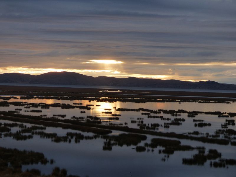 Lago Titicaca Titicacasee Schilfinsel Uros Sonnenaufgang 