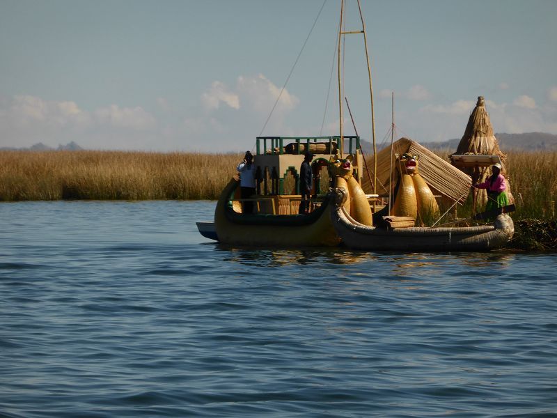 Schilfboot Uros Indianer Pescaderos Lago Titicaca Titicaca Titicacasee Titicaca Titicacasee Bootsfahrt auf dem See