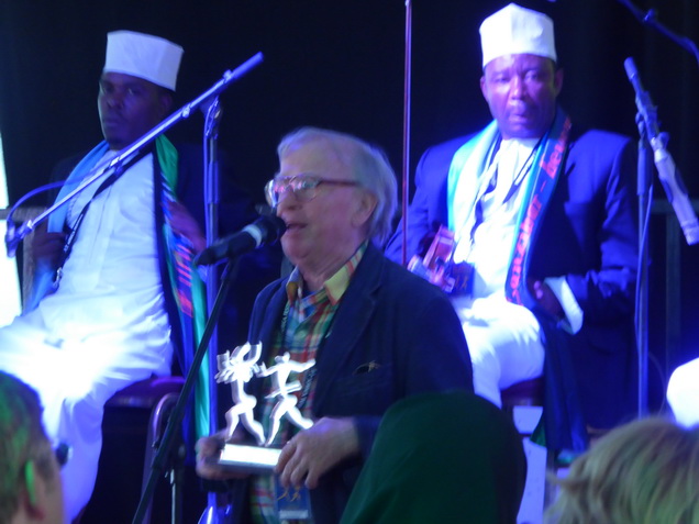 KLAUS DOLDINGER bei Überreichung Afrika Festival Award 