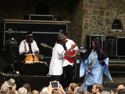   Culturele Karavaan voor de Vrede (Mali) Terakraft + Ali Farka Toure Culturele Karavaan voor de Vrede (Mali) Terakraft  + Ali Farka Toure 