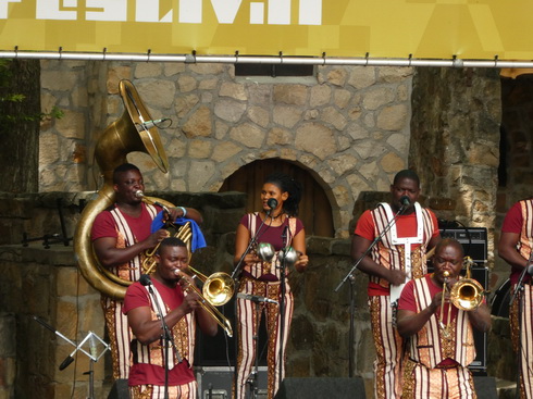 La fanfare Eyo'nlé   Eyo'nlé Brass Band  BeninLa fanfare Eyo'nlé   Eyo'nlé Brass Band  Benin